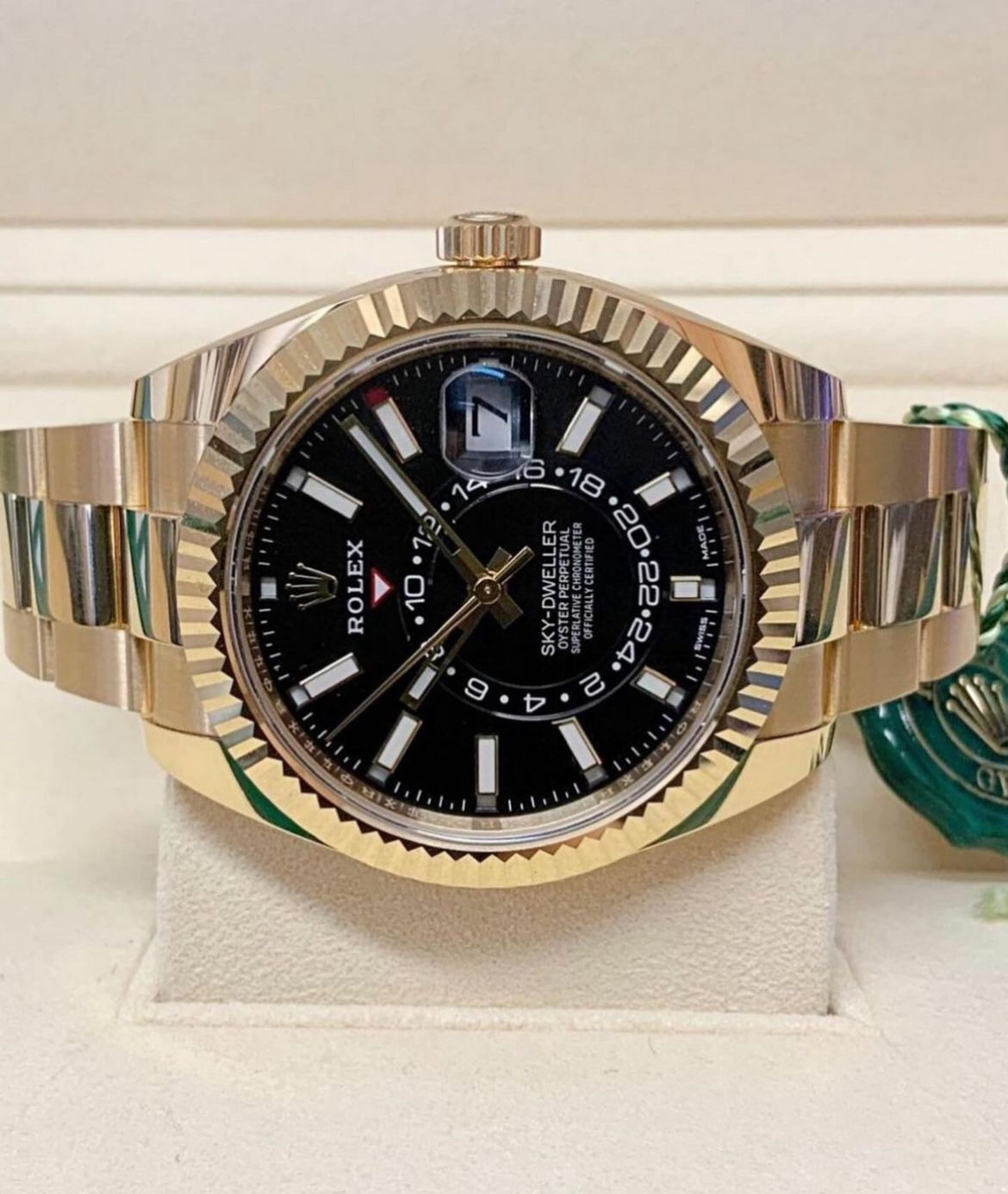 ROLEX SKY-DWELLER GOLD - Image 2