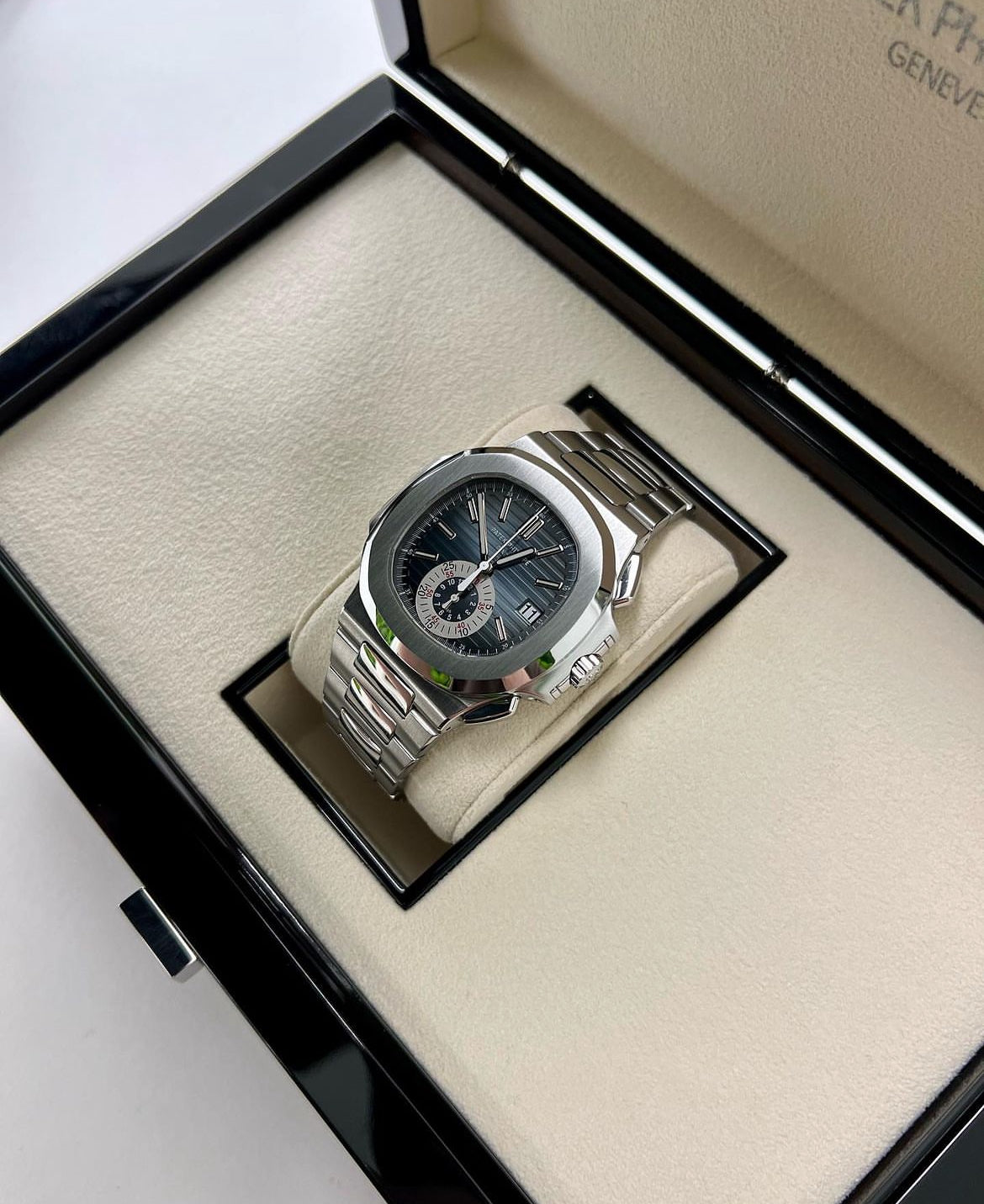 PATEK PHILIPPE NAUTILUS BLUE - Image 2