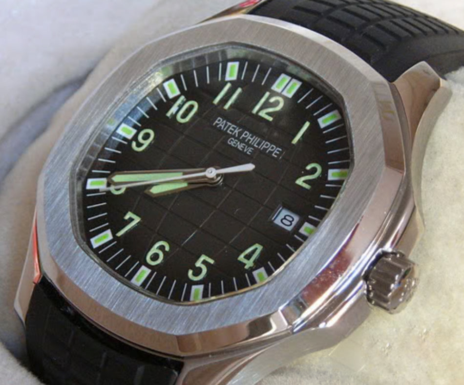 PATEK PHILIPPE AQUANAUT BLACK DIAL - Image 2