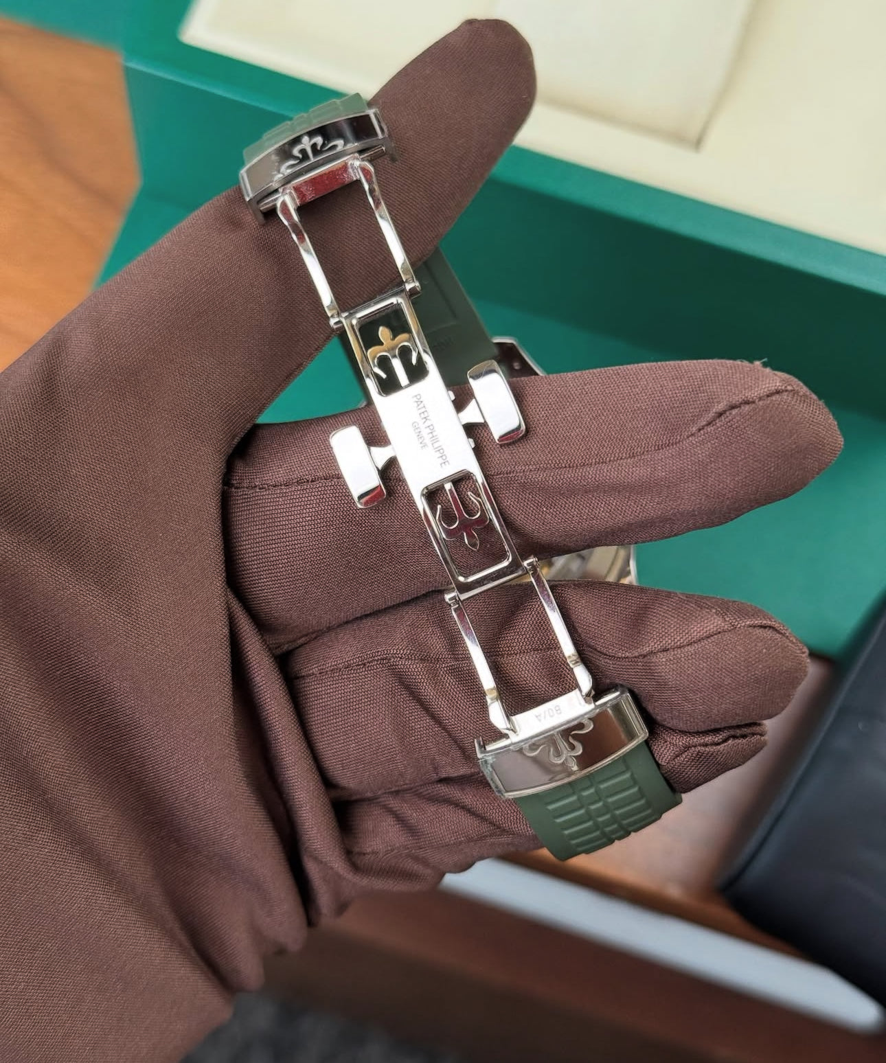 PATEK PHILIPPE AQUANAUT MILITARY - Image 3