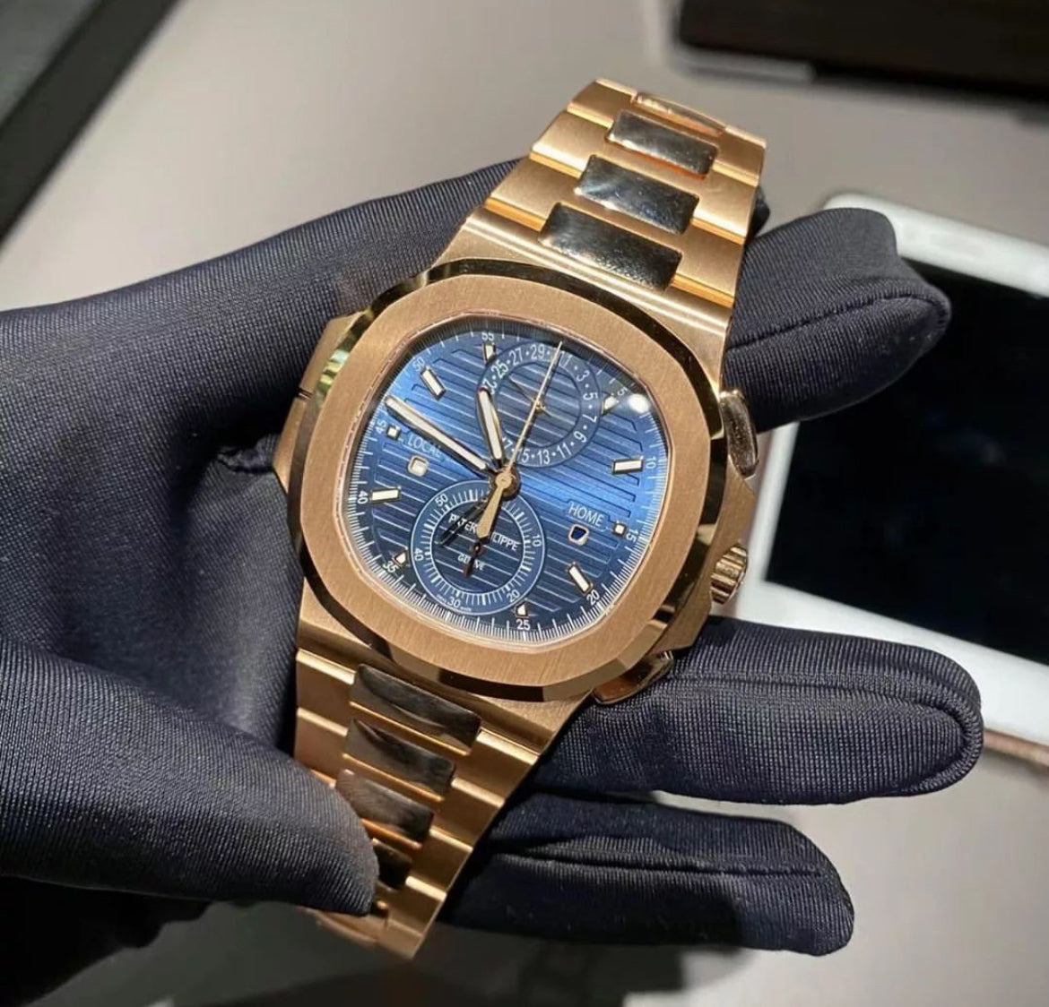 PATEK PHILIPPE NAUTILUS GOLD - Image 3