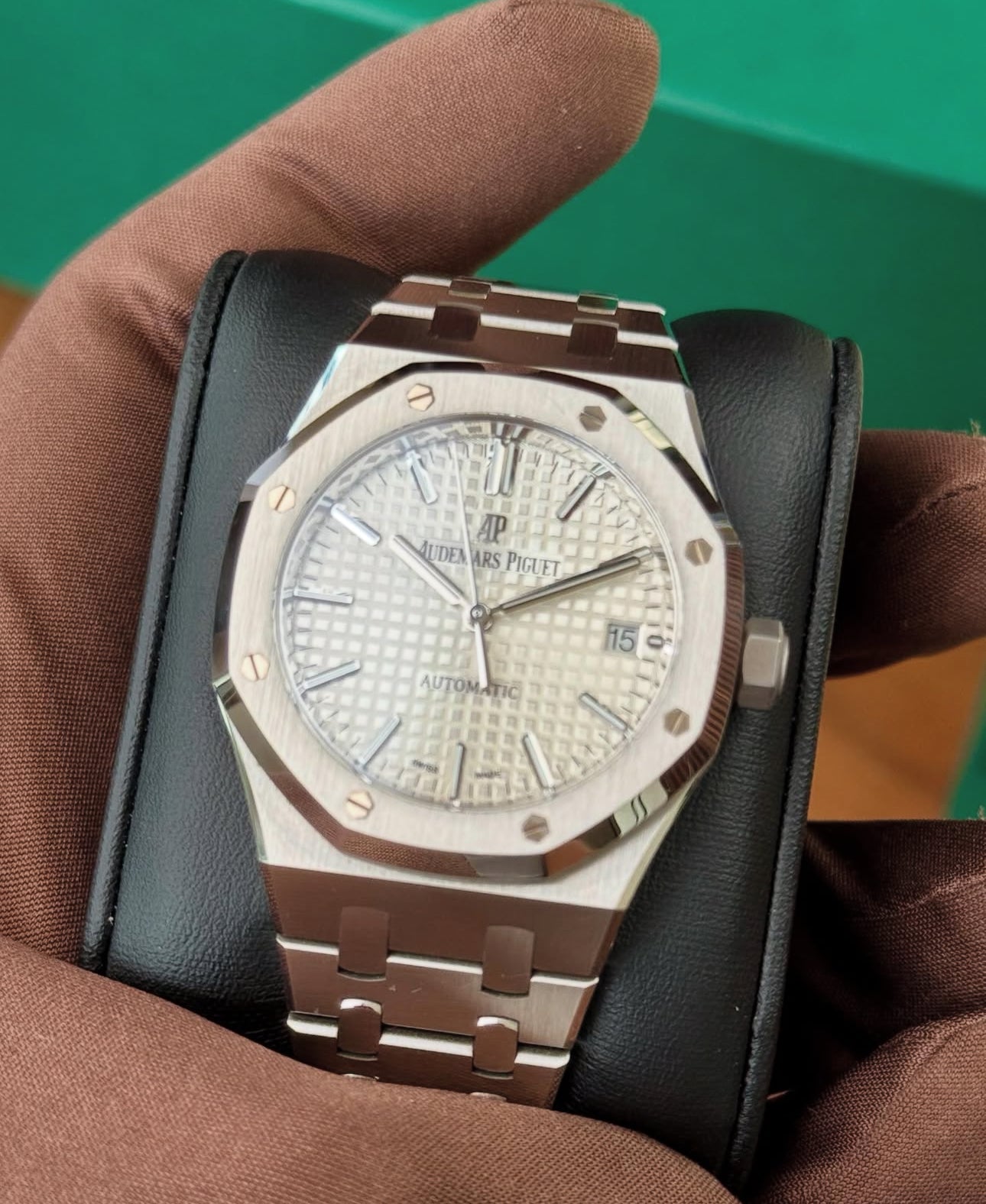 AUDEMARS PIGUET ROYAL OAK JUMBO WHITE - Image 2