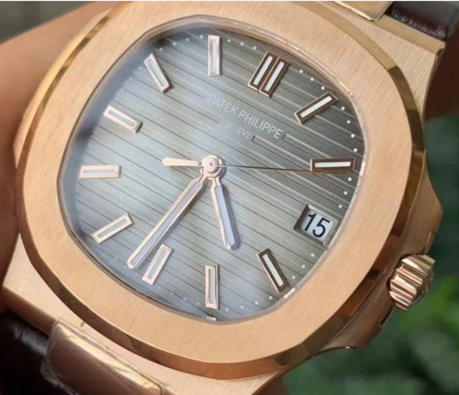 PATEK PHILIPPE NAUTILUS ROSÈ - Image 2