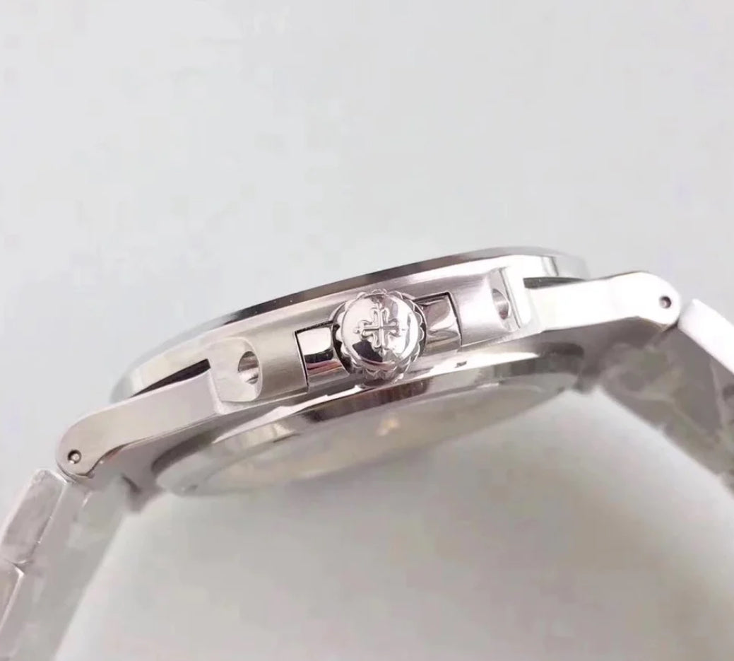PATEK PHILIPPE NAUTILUS WHITE - Image 3