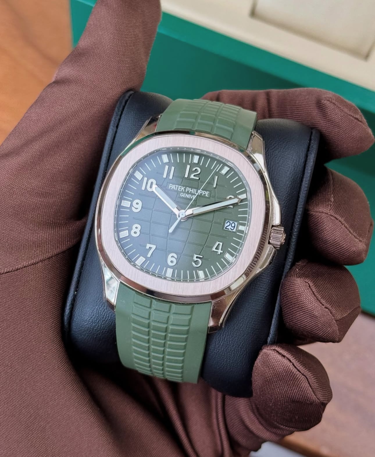 PATEK PHILIPPE AQUANAUT MILITARY - Image 2