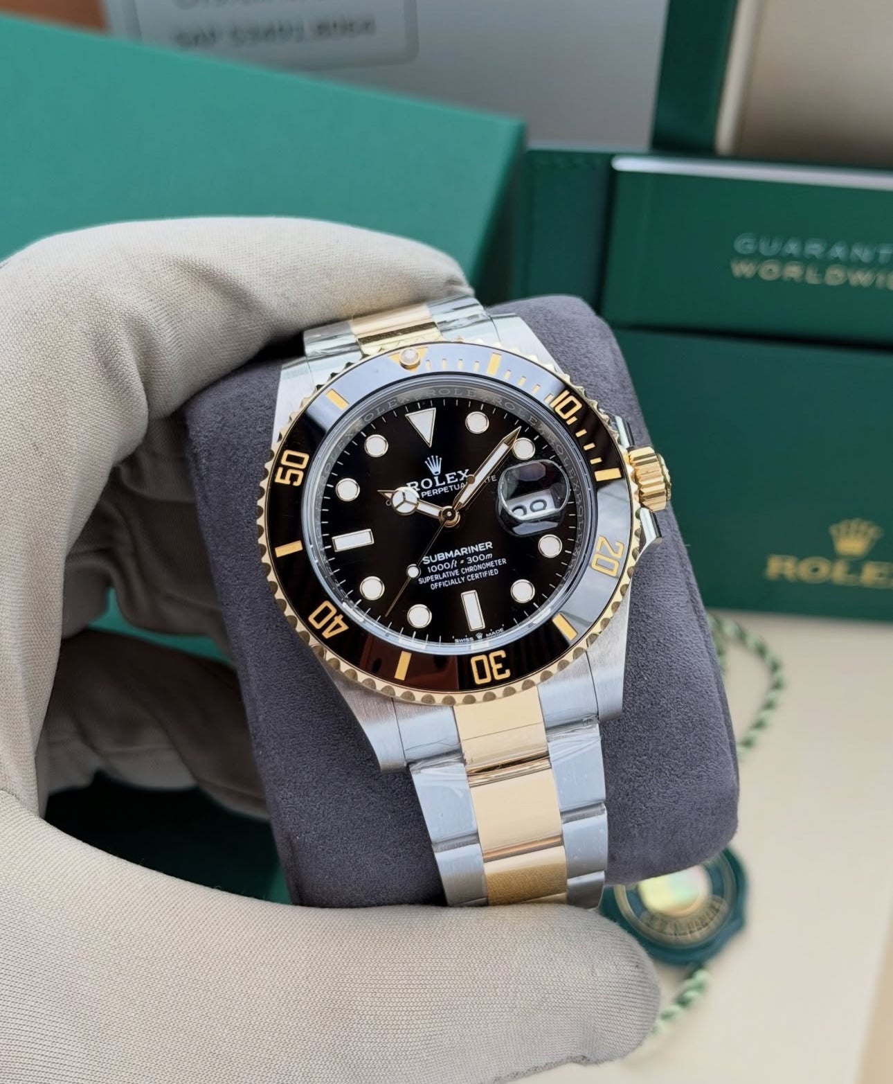 ROLEX SUBMARINER GOLD & BLACK - Image 2