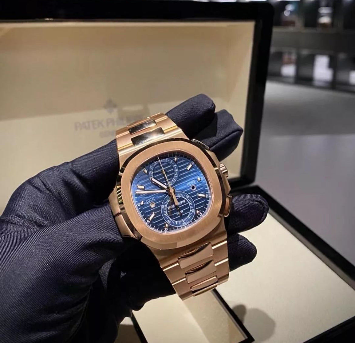 PATEK PHILIPPE NAUTILUS GOLD - Image 2