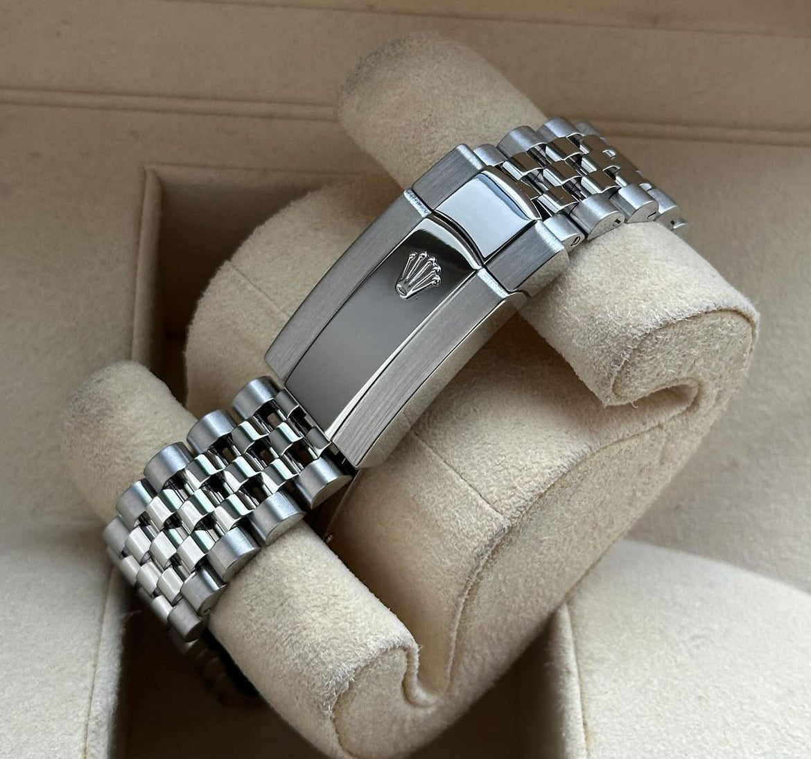 ROLEX DATEJUST JUBILEE SILVER DIAL - Image 4