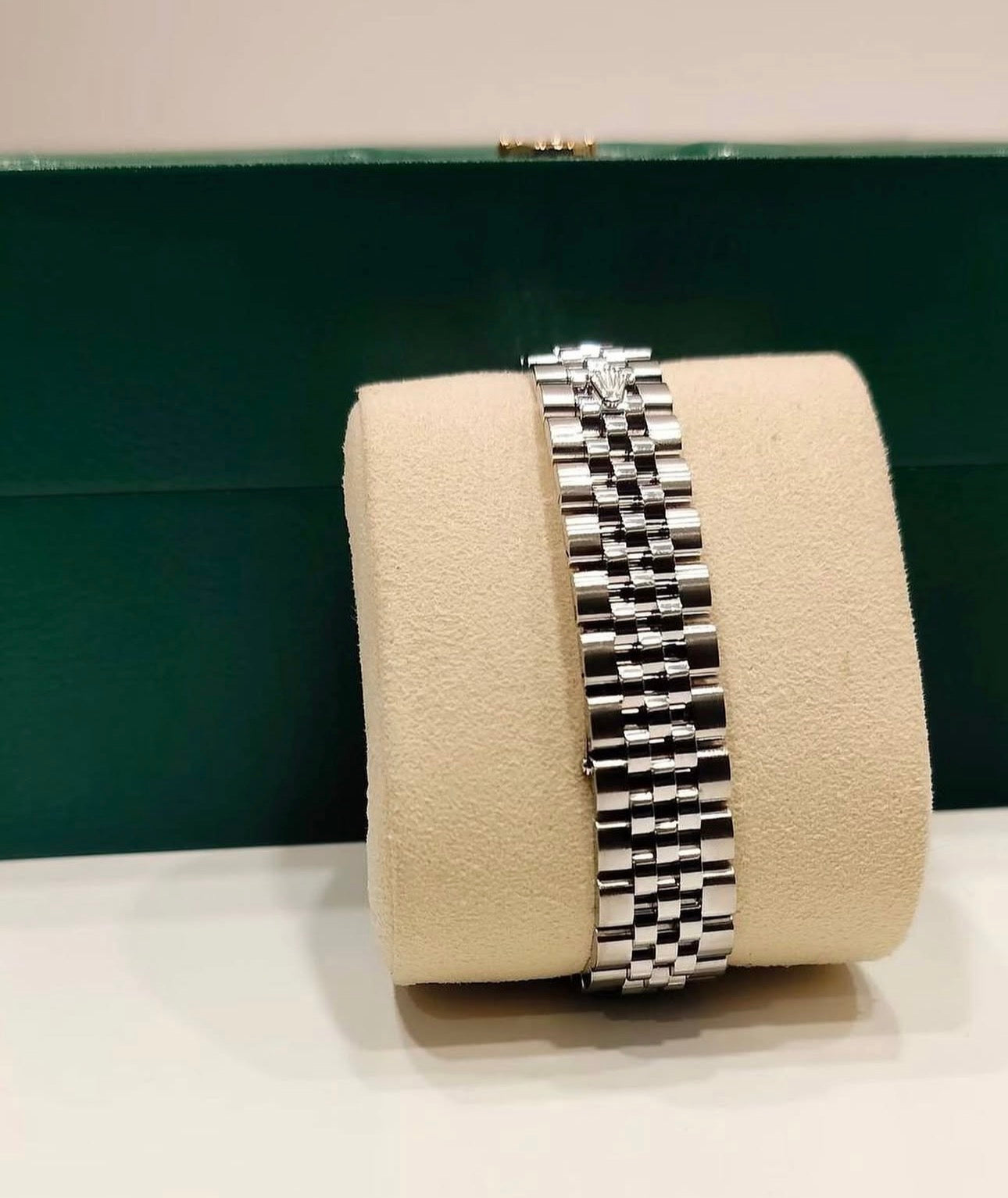 ROLEX DATEJUST JUBILEE PINK DIAMOND BEZEL - Image 3