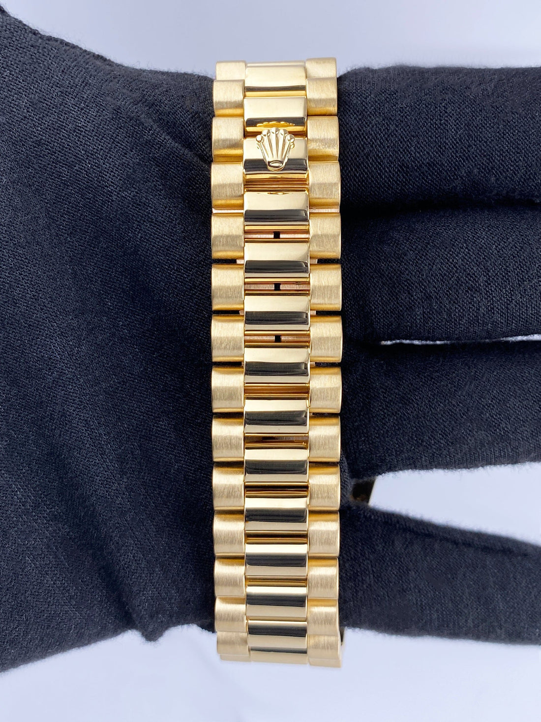 ROLEX DAY-DATE BLUE DIAL VIGNETTE DIAMOND - Image 5