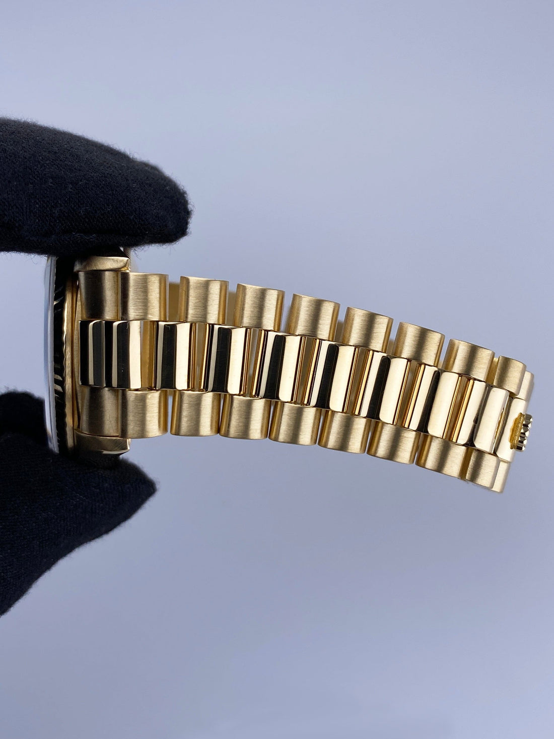 ROLEX DAY-DATE BLUE DIAL VIGNETTE DIAMOND - Image 3