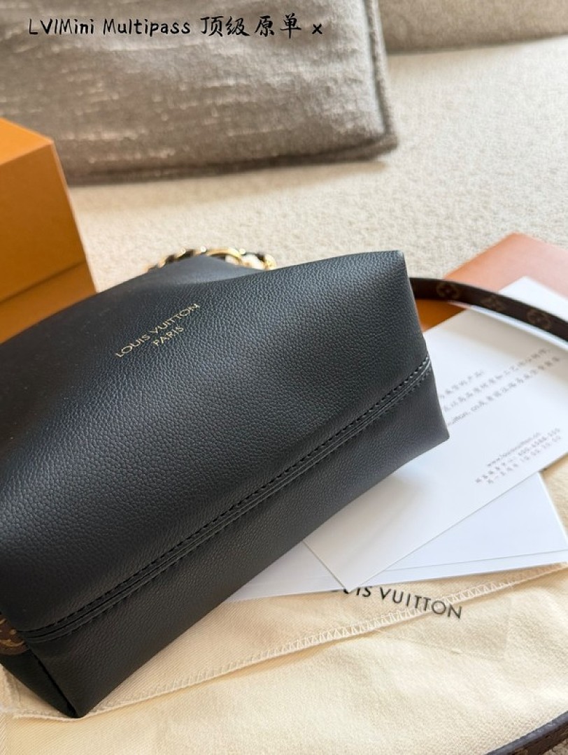 Louis Vuitton Multipass-Style Chain Shoulder Bag — Black - Image 8