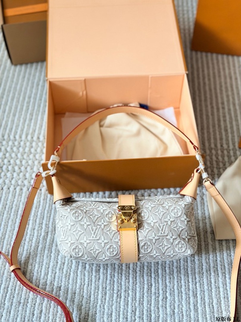 Louis Vuitton Pochette Mia-Style Textured Shoulder Bag — Light Grey & Tan - Image 5