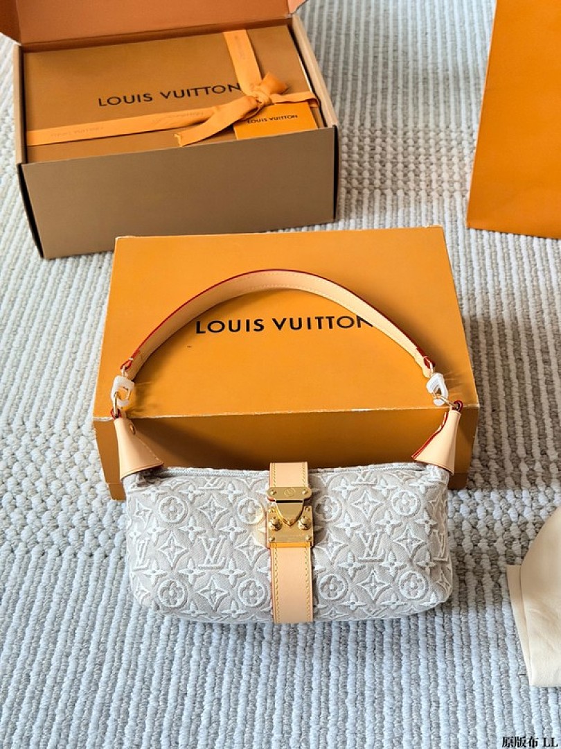 Louis Vuitton Pochette Mia-Style Textured Shoulder Bag — Light Grey & Tan - Image 2