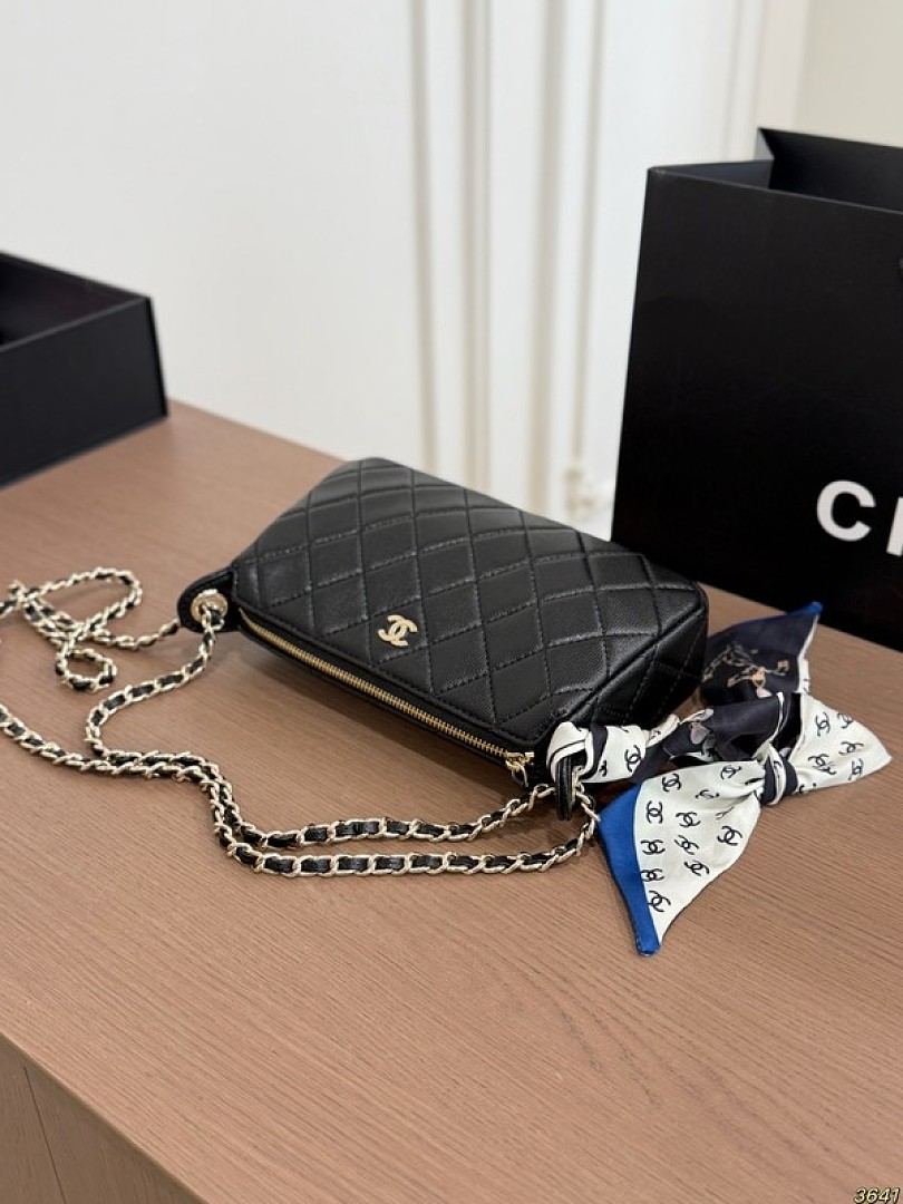 Chanel Quilted Chain Shoulder Bag — Black - Image 8