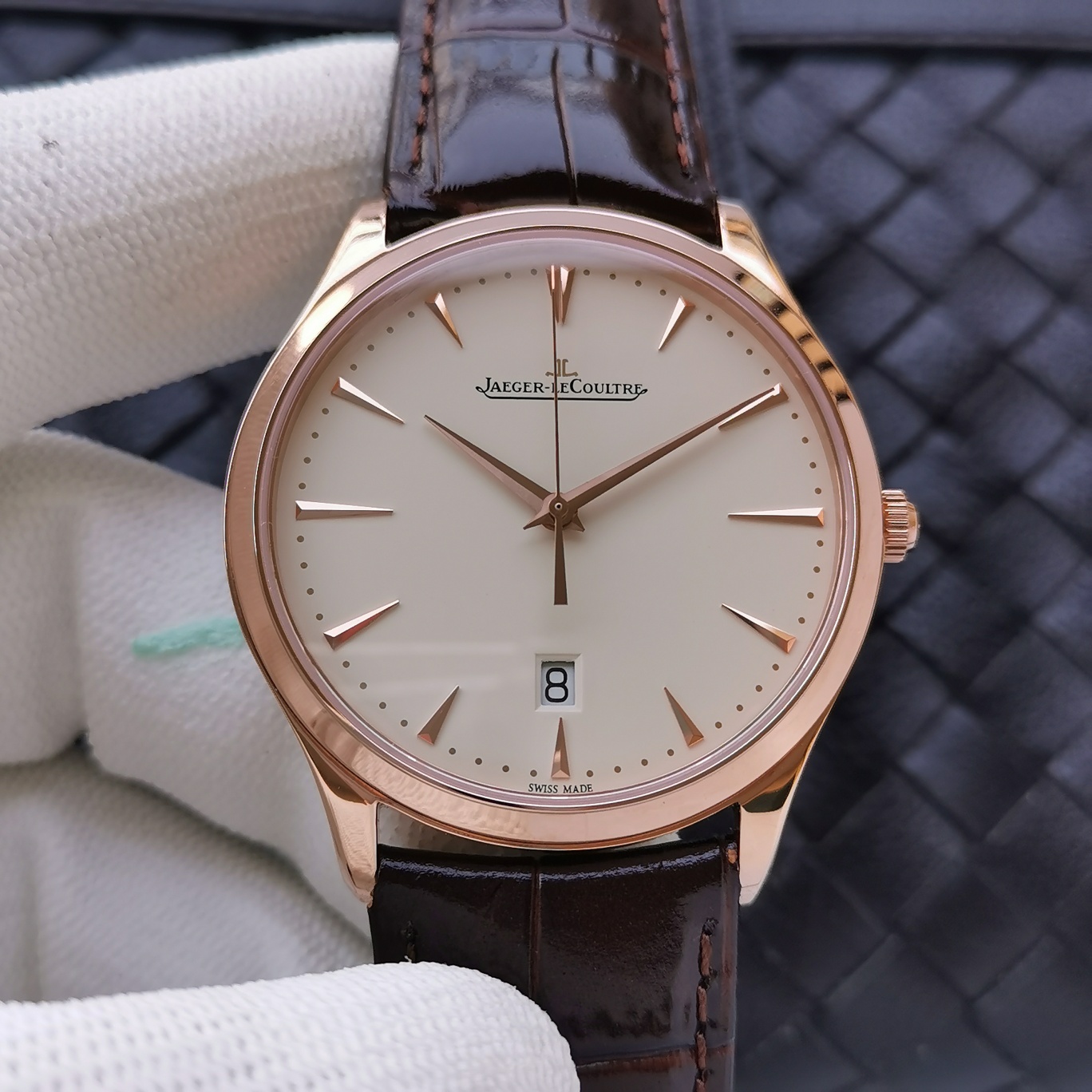 Jaeger-LeCoultre Master Control 40 mm Watch – IW-0472 - Image 2