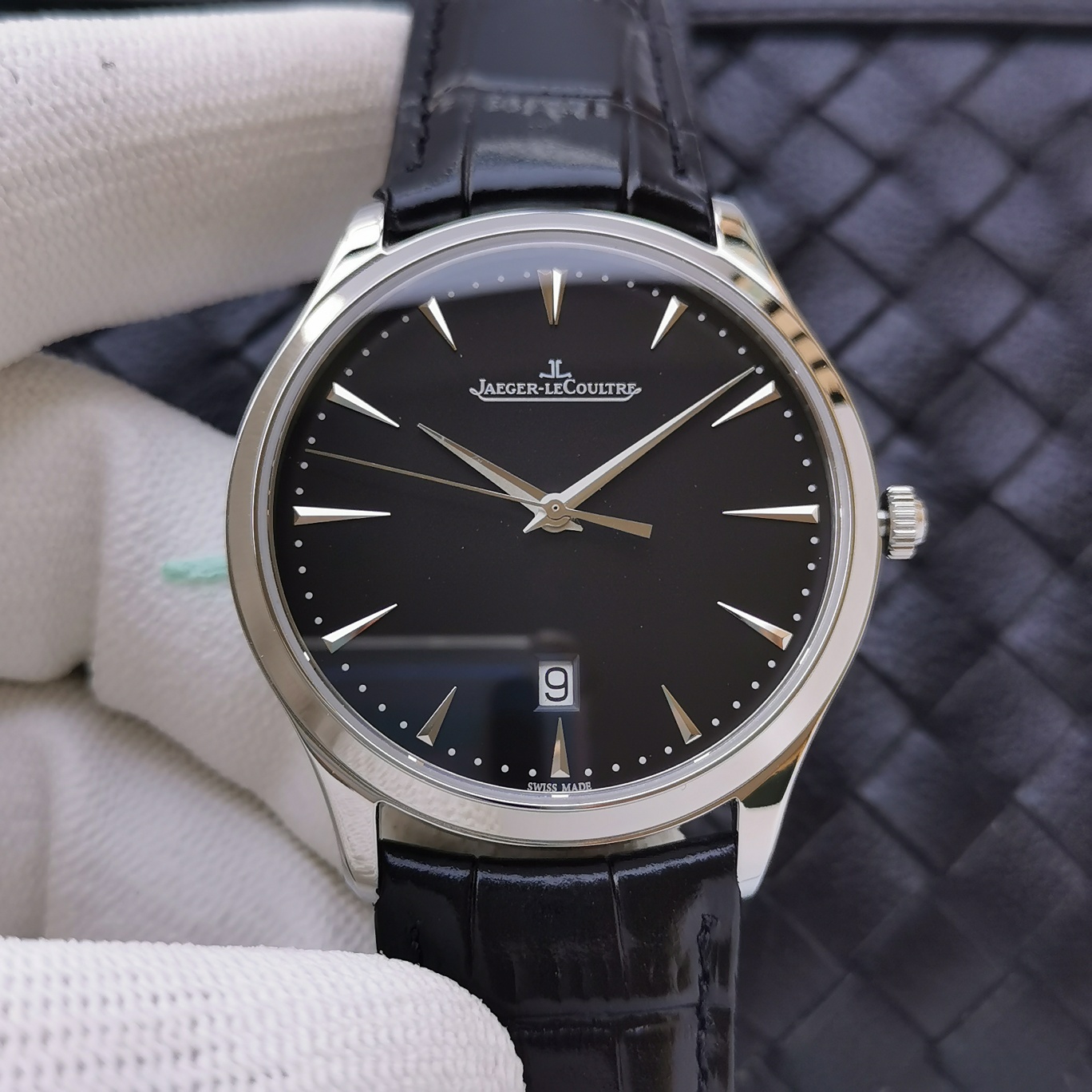 Jaeger-LeCoultre Master Control 40 mm Watch – IW-0470 - Image 2