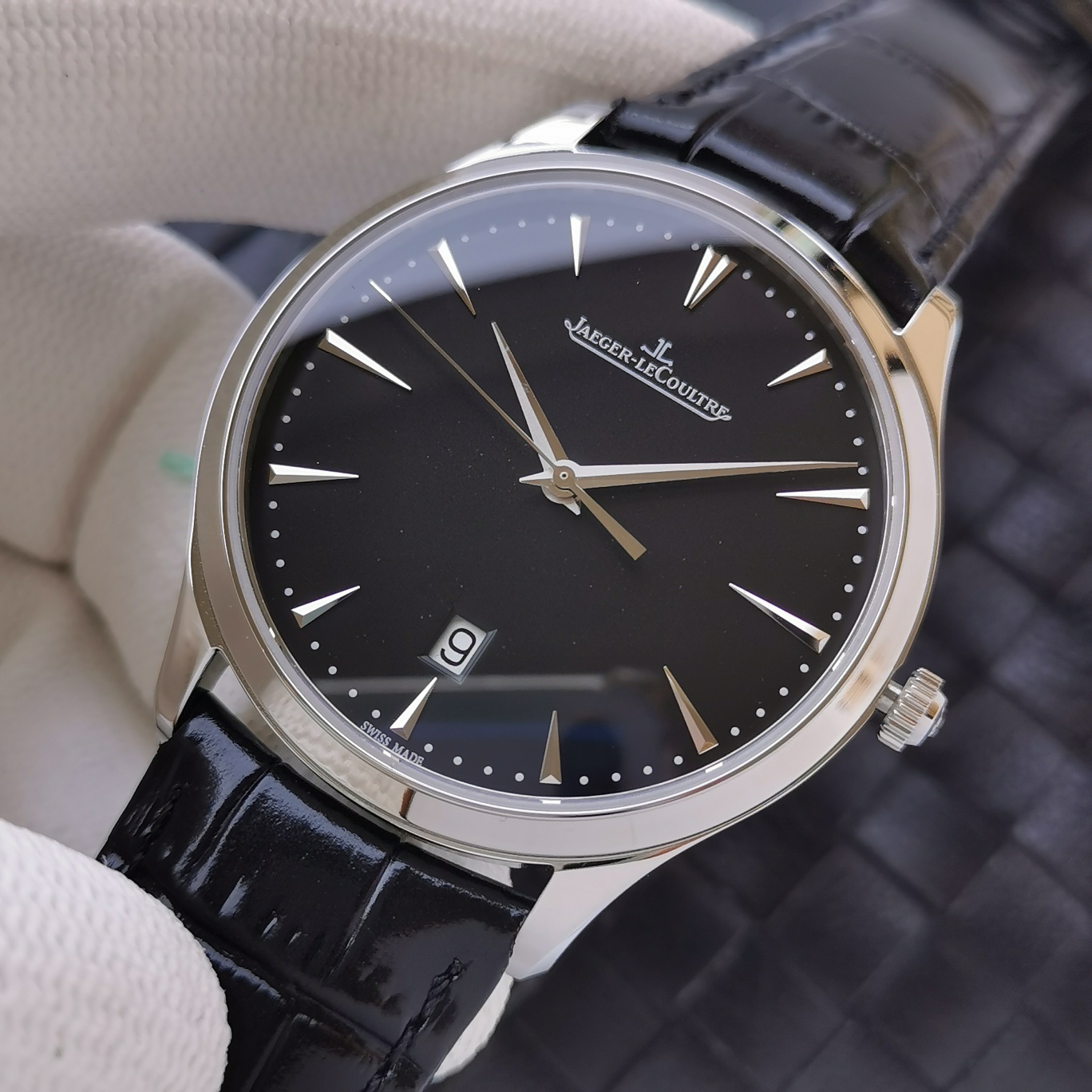 Jaeger-LeCoultre Master Control 40 mm Watch – IW-0470 - Image 3