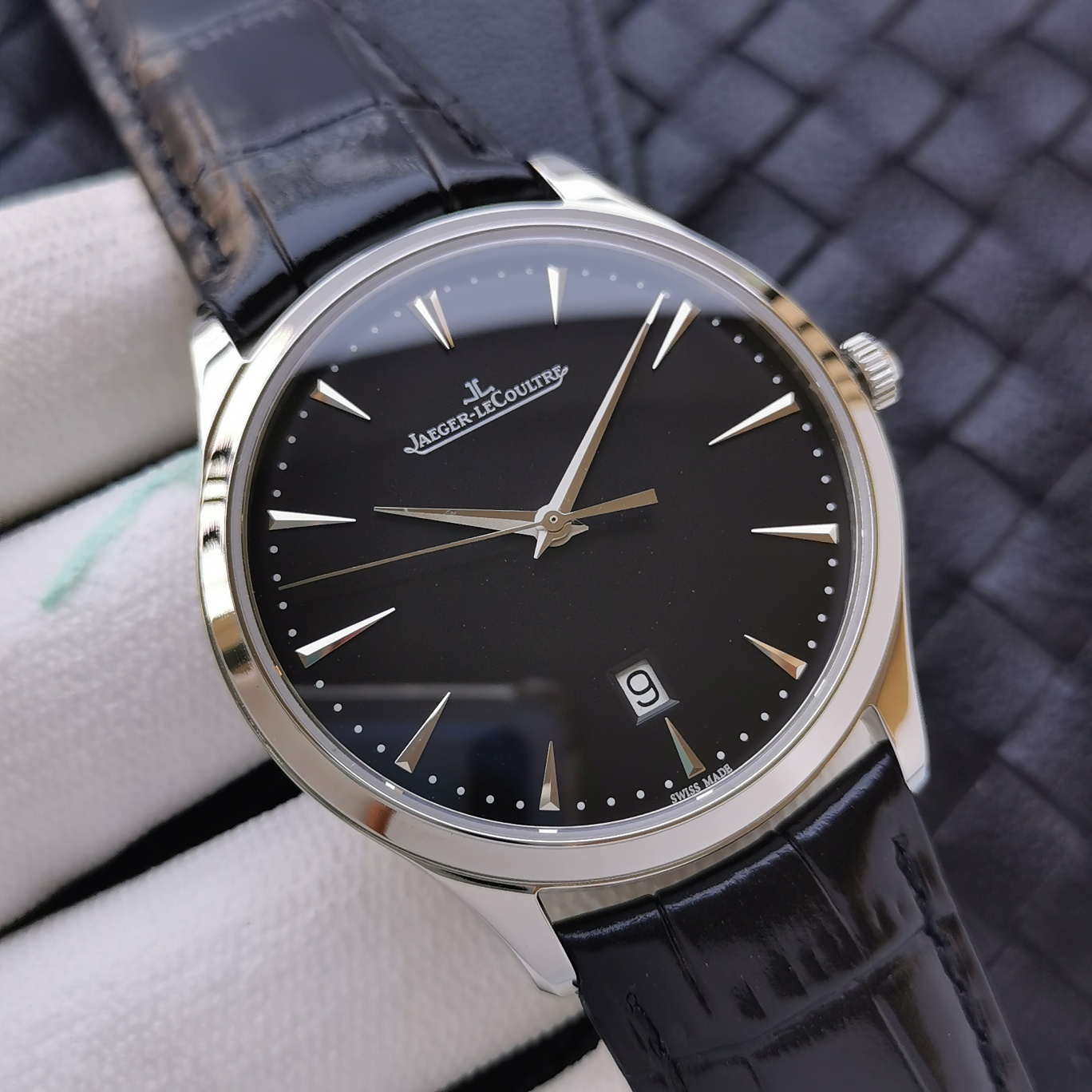 Jaeger-LeCoultre Master Control 40 mm Watch – IW-0470 - Image 4