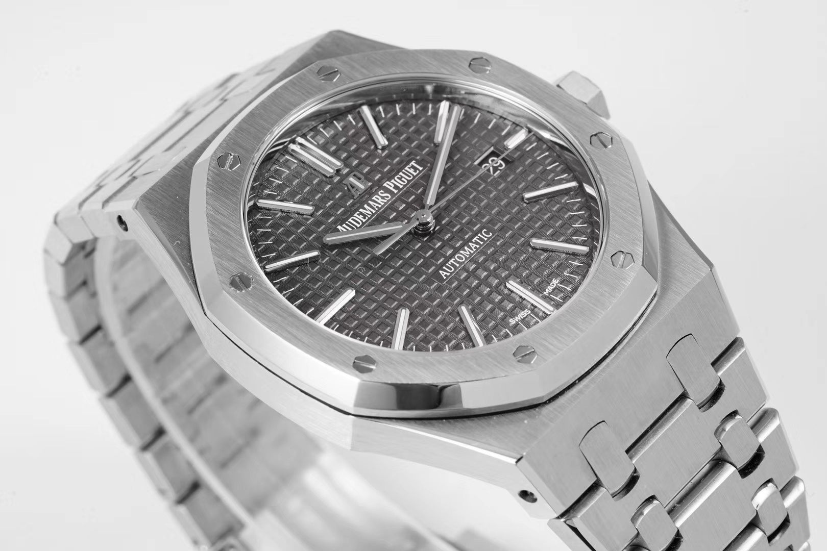 Audemars Piguet Royal Oak Luminous Watch – IW-2191 - Image 4