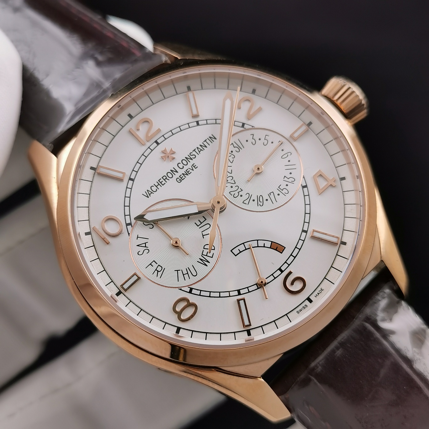 Classic Luminous Watch – IW-0898 - Image 4