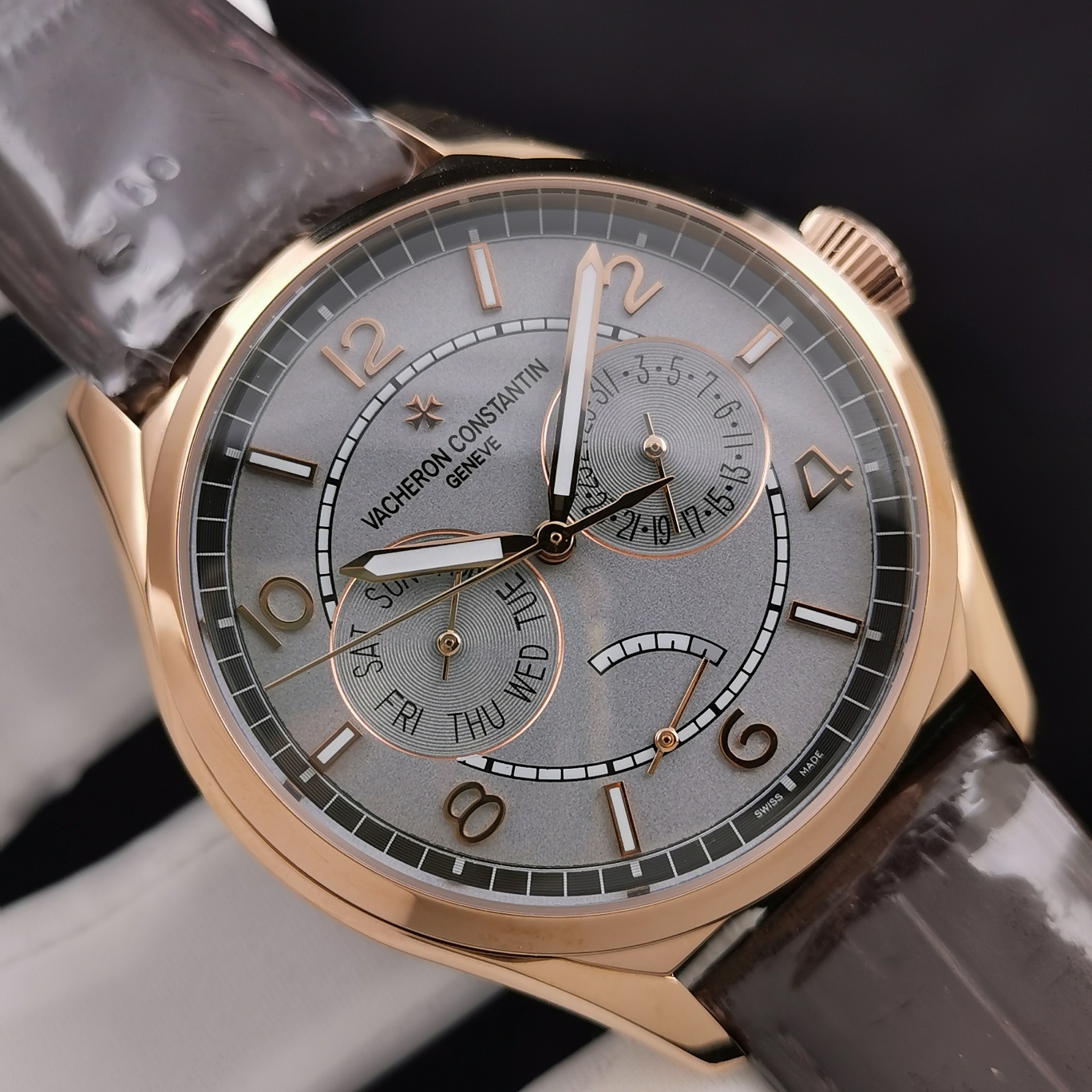 Classic Luminous Watch – IW-0897 - Image 4