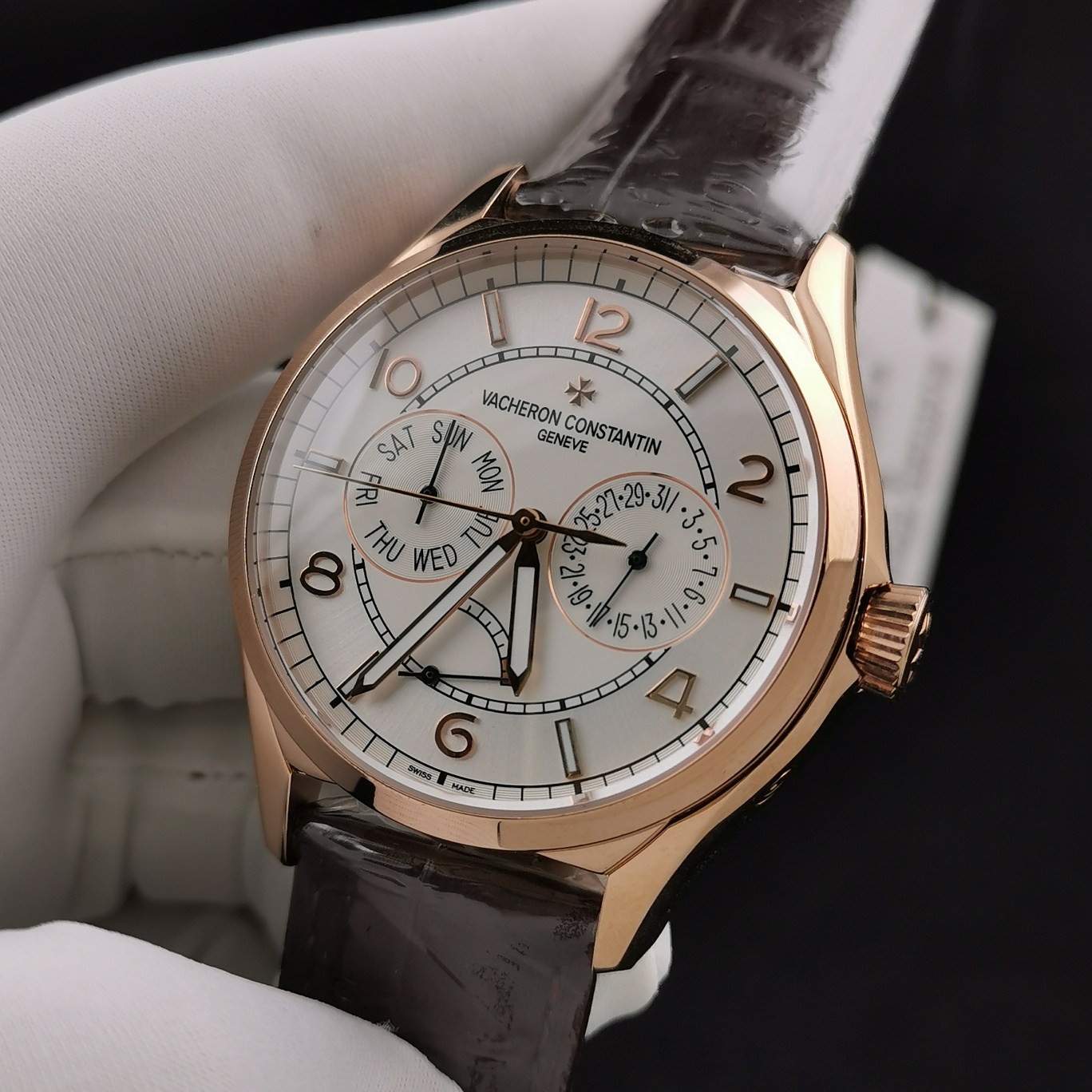 Classic Luminous Watch – IW-0895 - Image 3