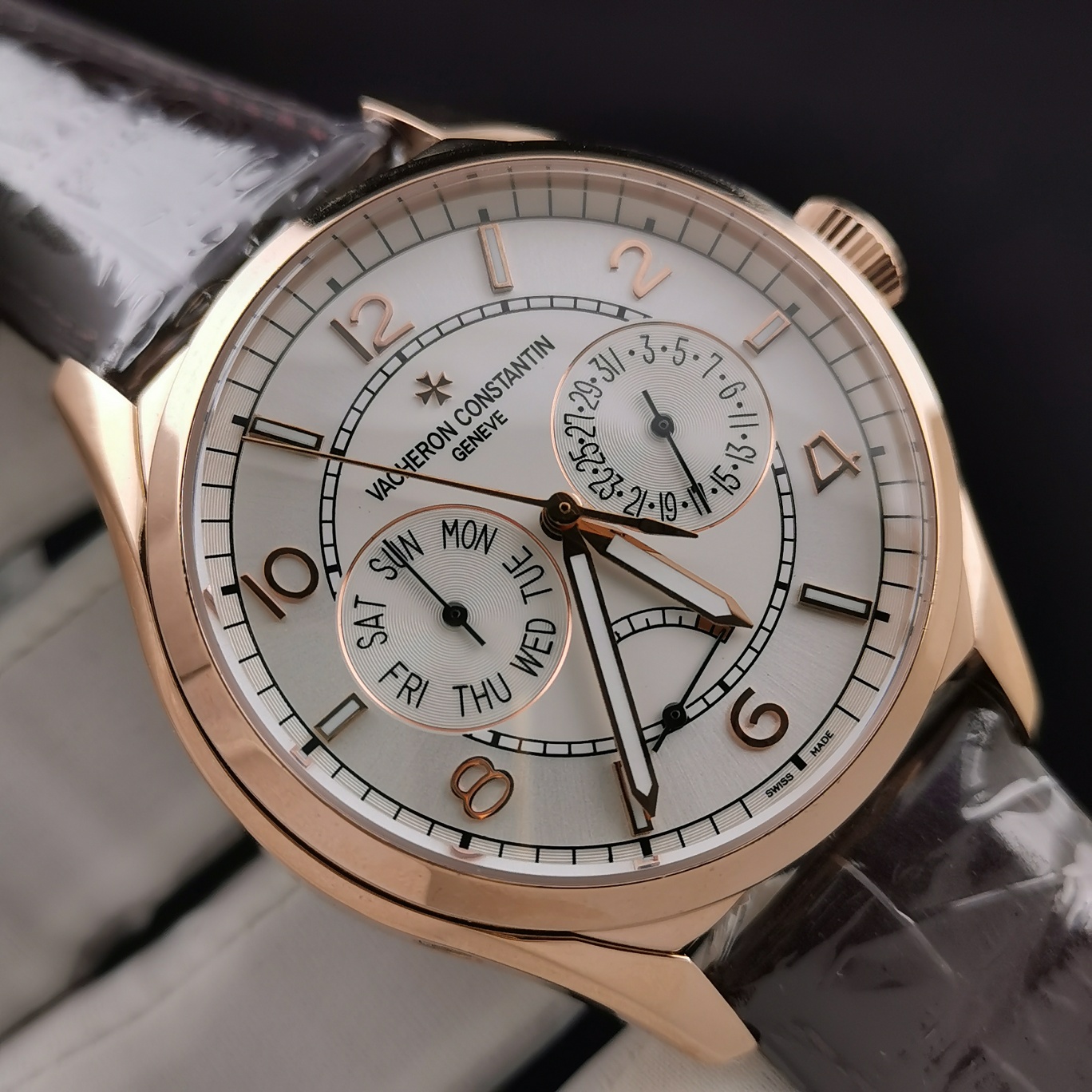 Classic Luminous Watch – IW-0895 - Image 4
