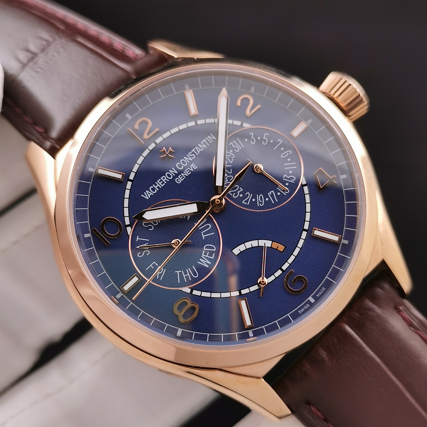 Classic Luminous Watch – IW-0894 - Image 4