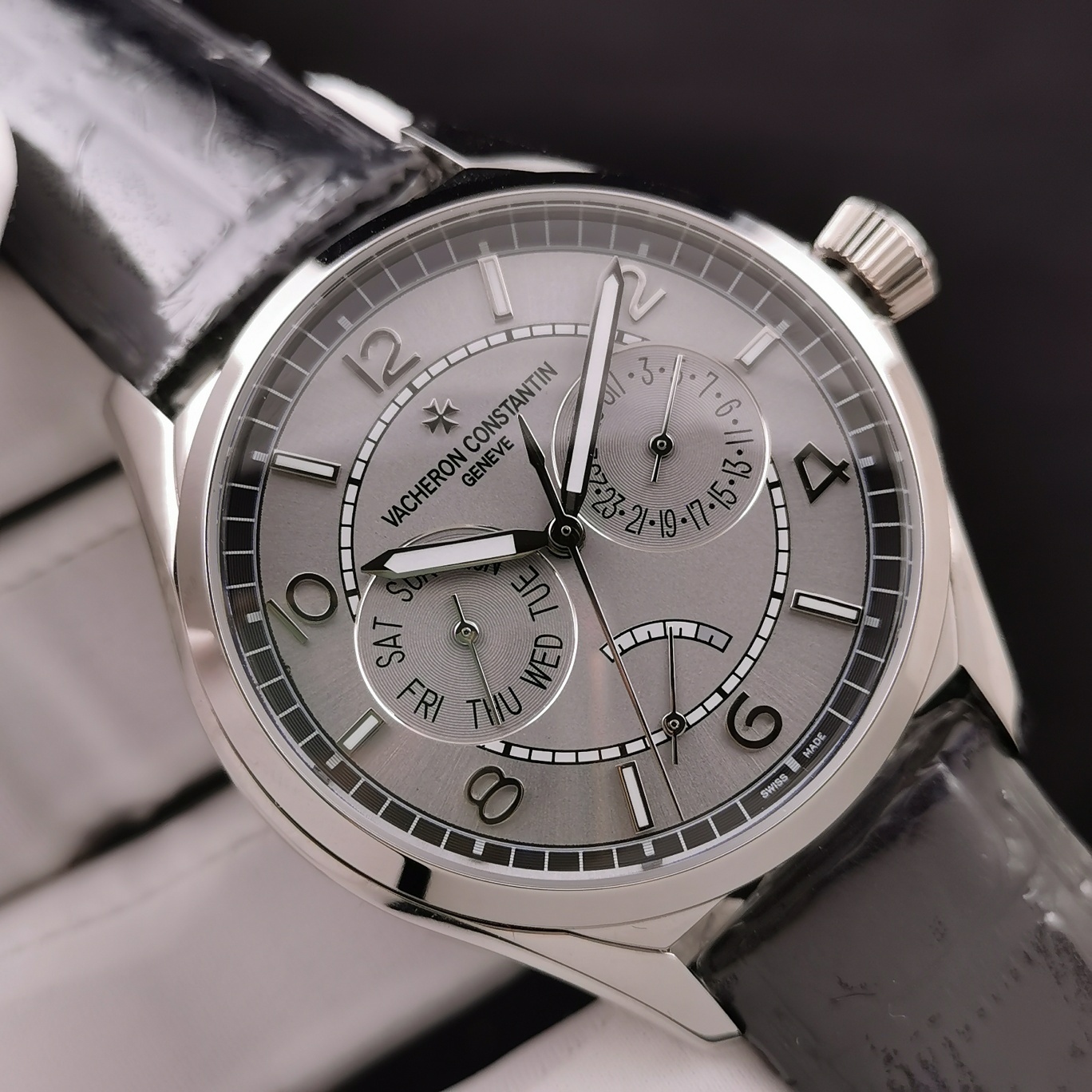 Classic Luminous Watch – IW-0892 - Image 4