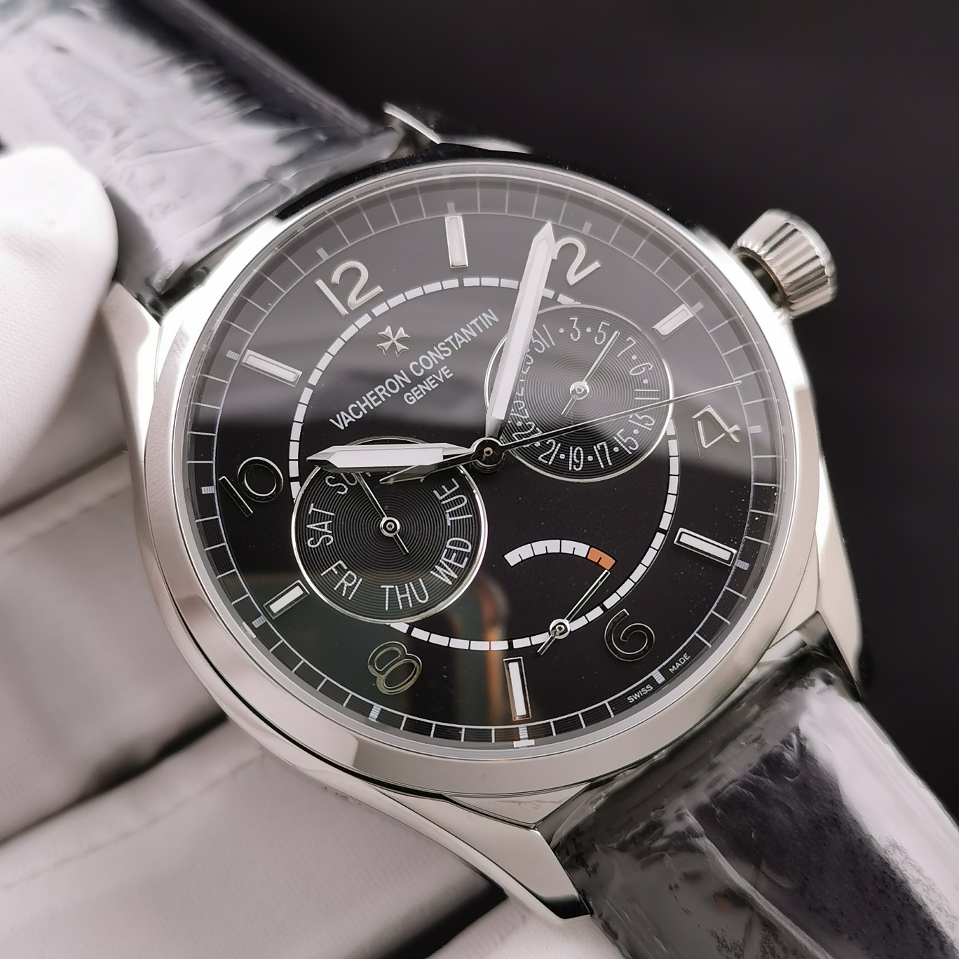 Classic Luminous Watch – IW-0893 - Image 4