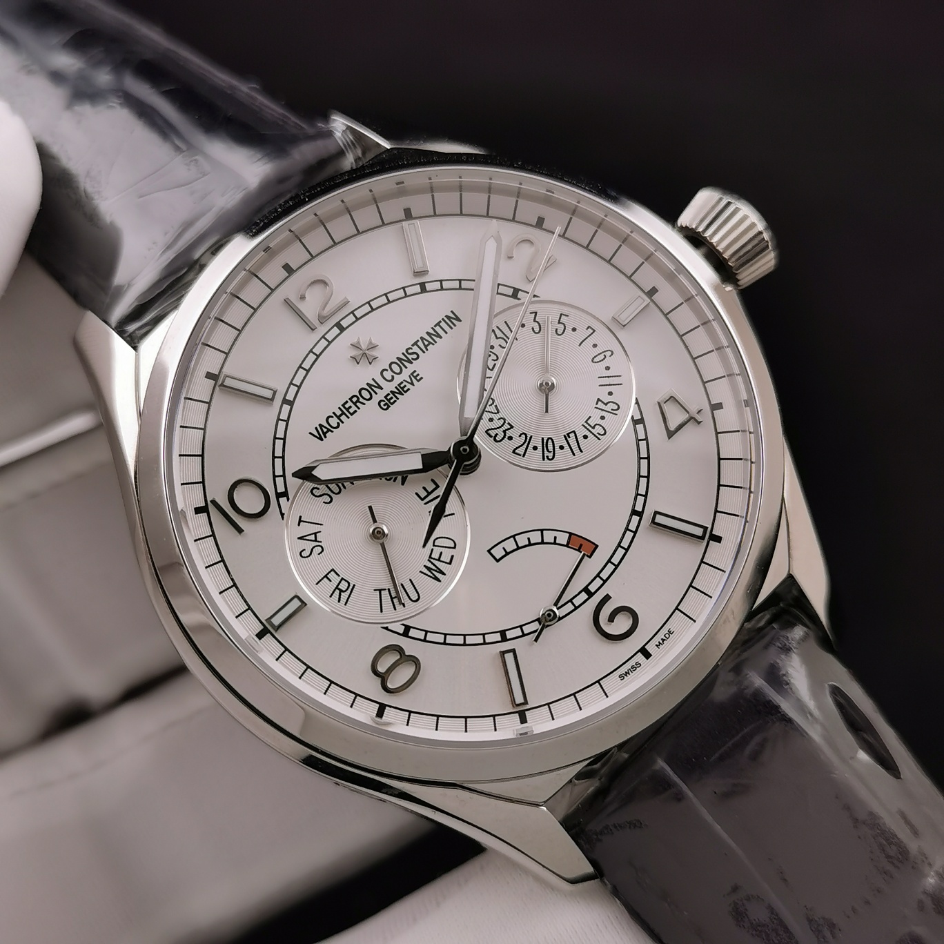 Classic Luminous Watch – IW-0890 - Image 4