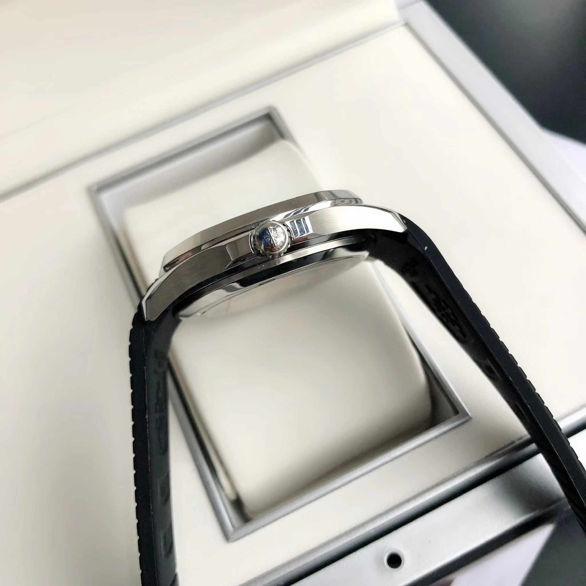 Patek Philippe Nautilus Watch – IW-2714 - Image 7