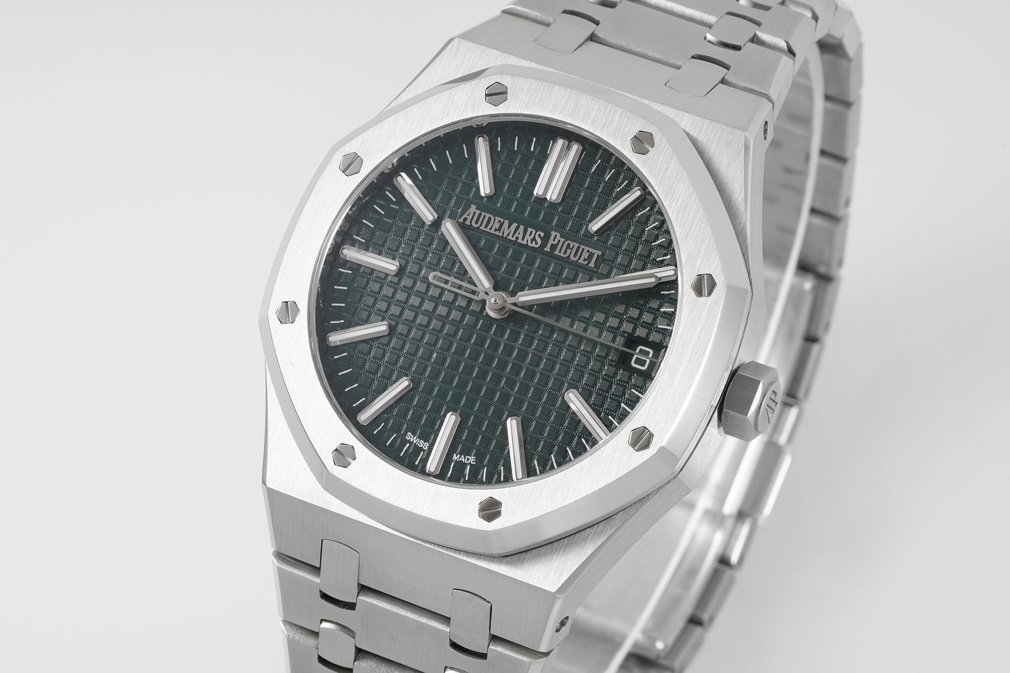 Audemars Piguet Royal Oak Watch – IW-2136 - Image 3