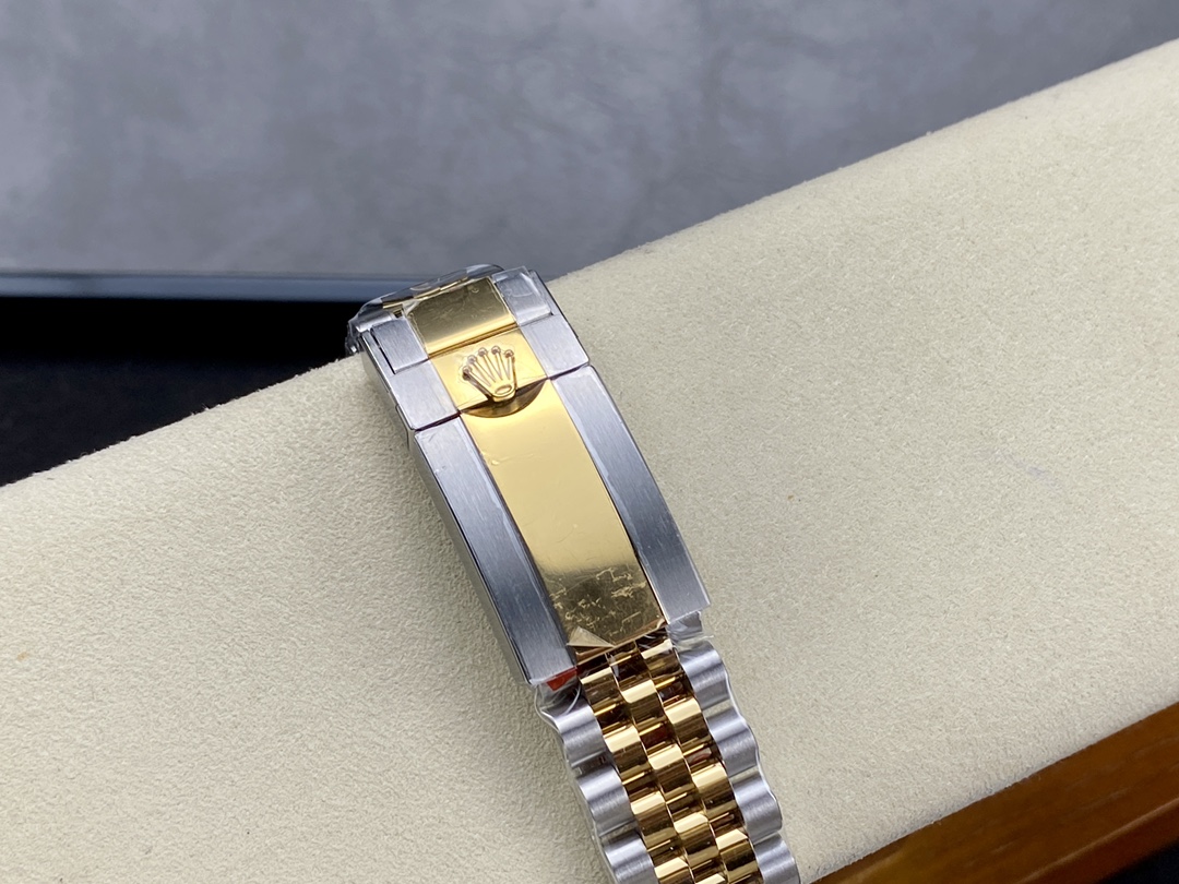 GMT-Master II 40 mm Watch – IW-2760 - Image 9