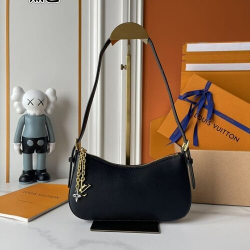 a6ea3dce55 Louis Vuitton Shoulder Bag — Black