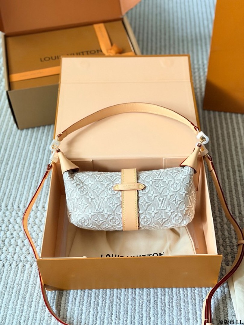 Louis Vuitton Pochette Mia-Style Textured Shoulder Bag — Light Grey & Tan - Image 8