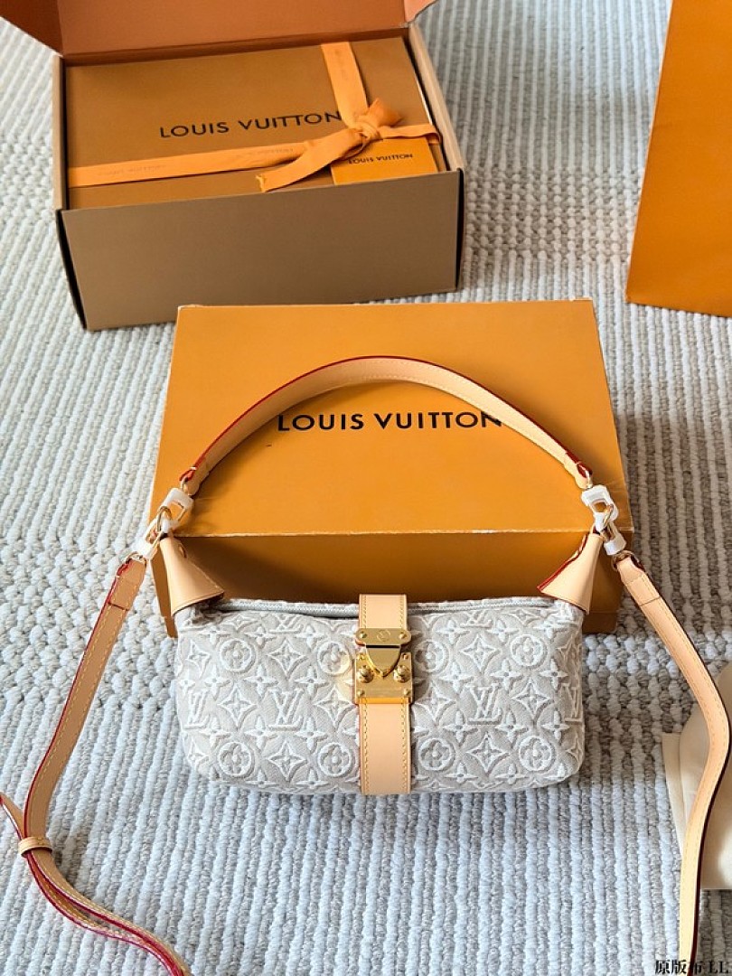 Louis Vuitton Pochette Mia-Style Textured Shoulder Bag — Light Grey & Tan - Image 3