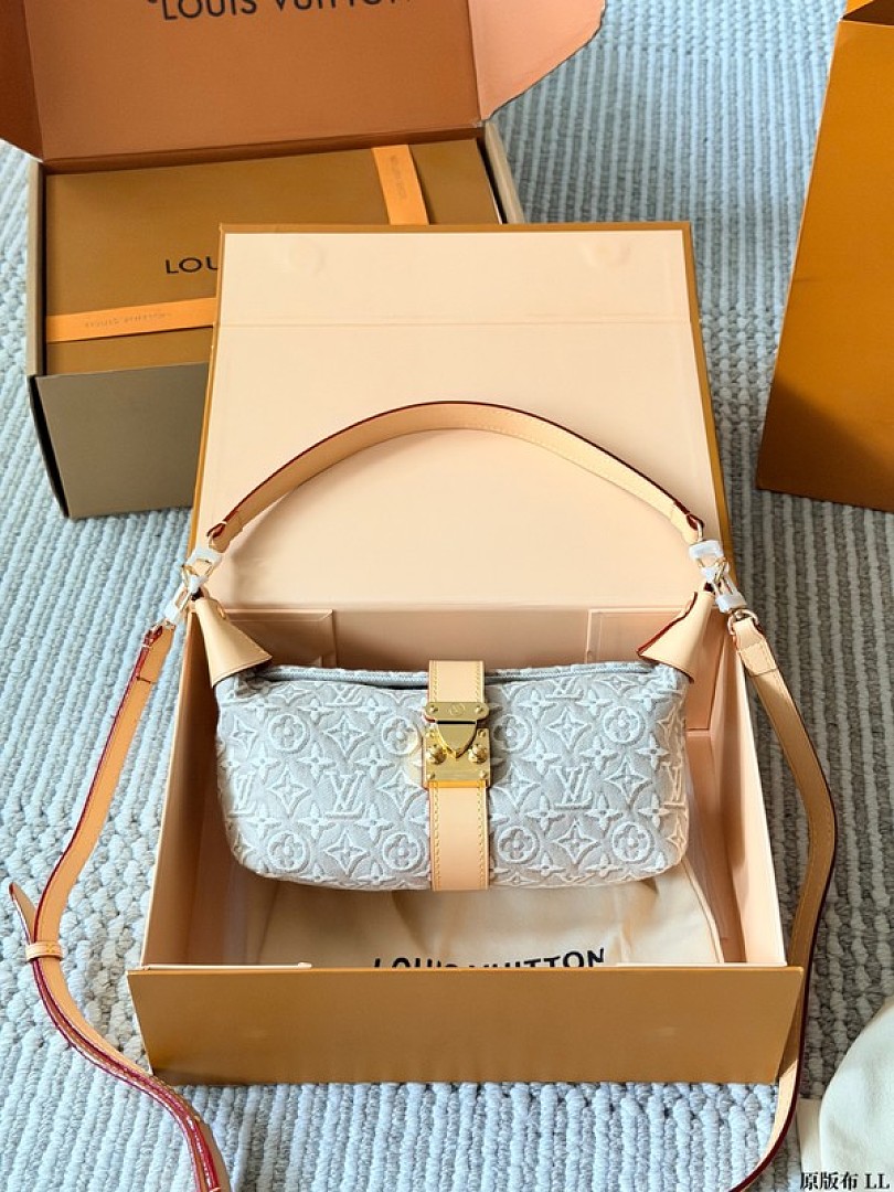 Louis Vuitton Pochette Mia-Style Textured Shoulder Bag — Light Grey & Tan - Image 4