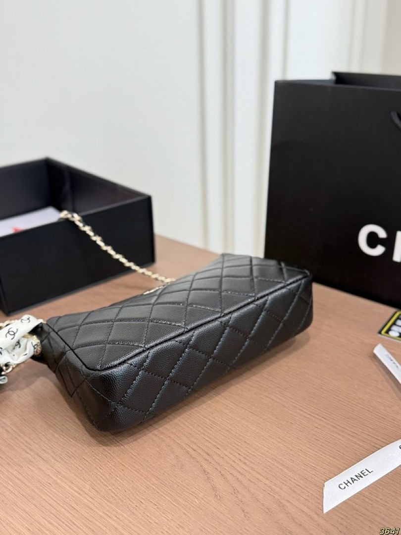 Chanel Quilted Chain Shoulder Bag — Black - Image 6