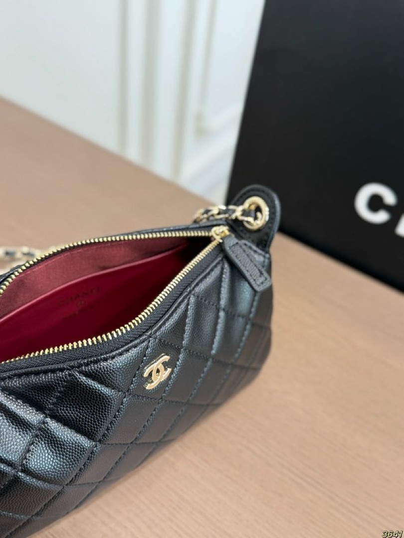 Chanel Quilted Chain Shoulder Bag — Black - Image 9