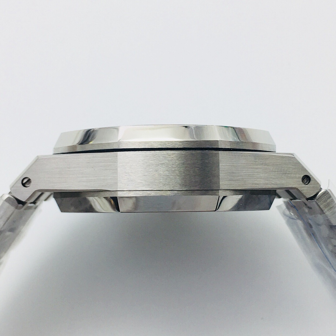 Royal Oak Chronograph Watch – IW-2212 - Image 6