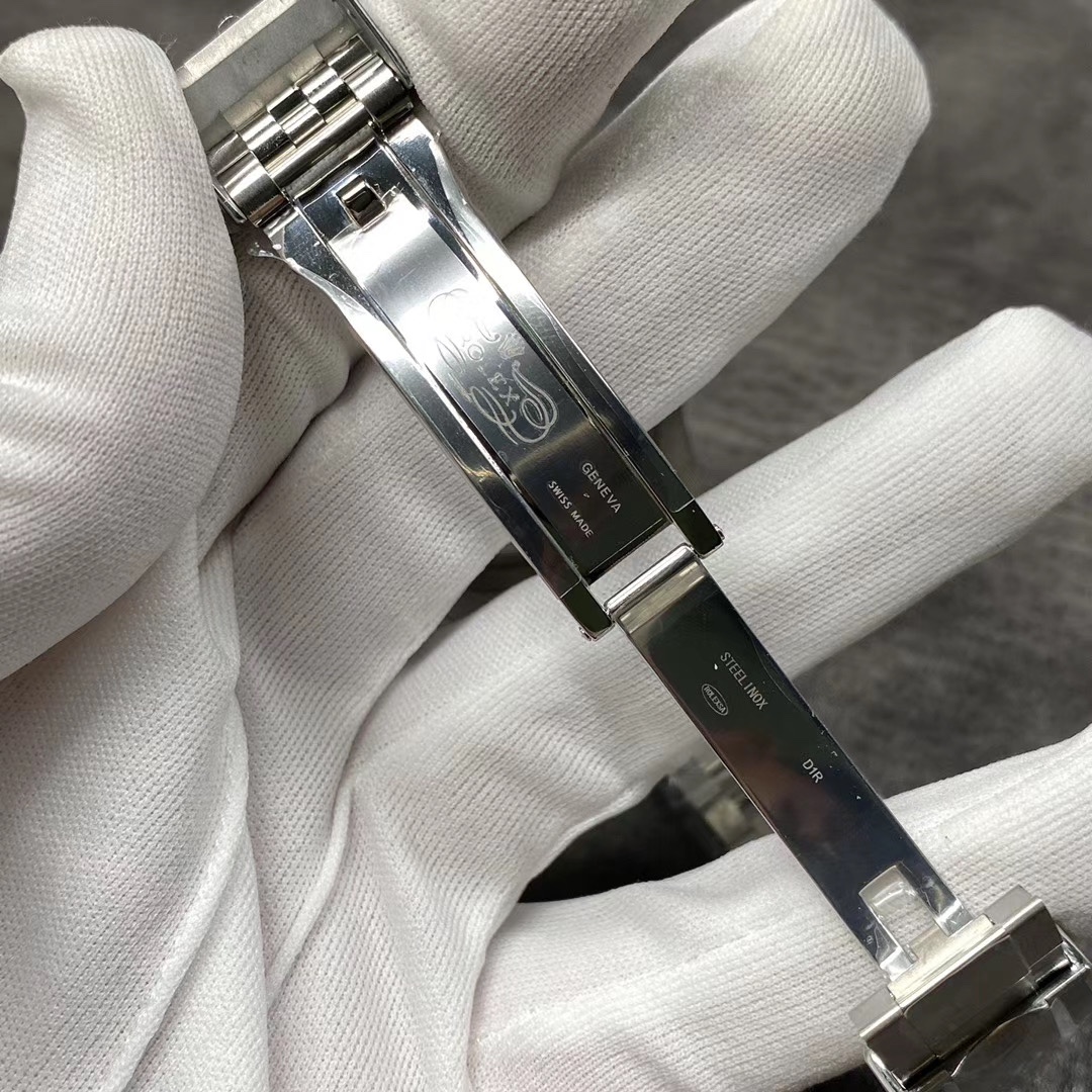 GMT-Master II 40 mm Watch – IW-3104 - Image 9