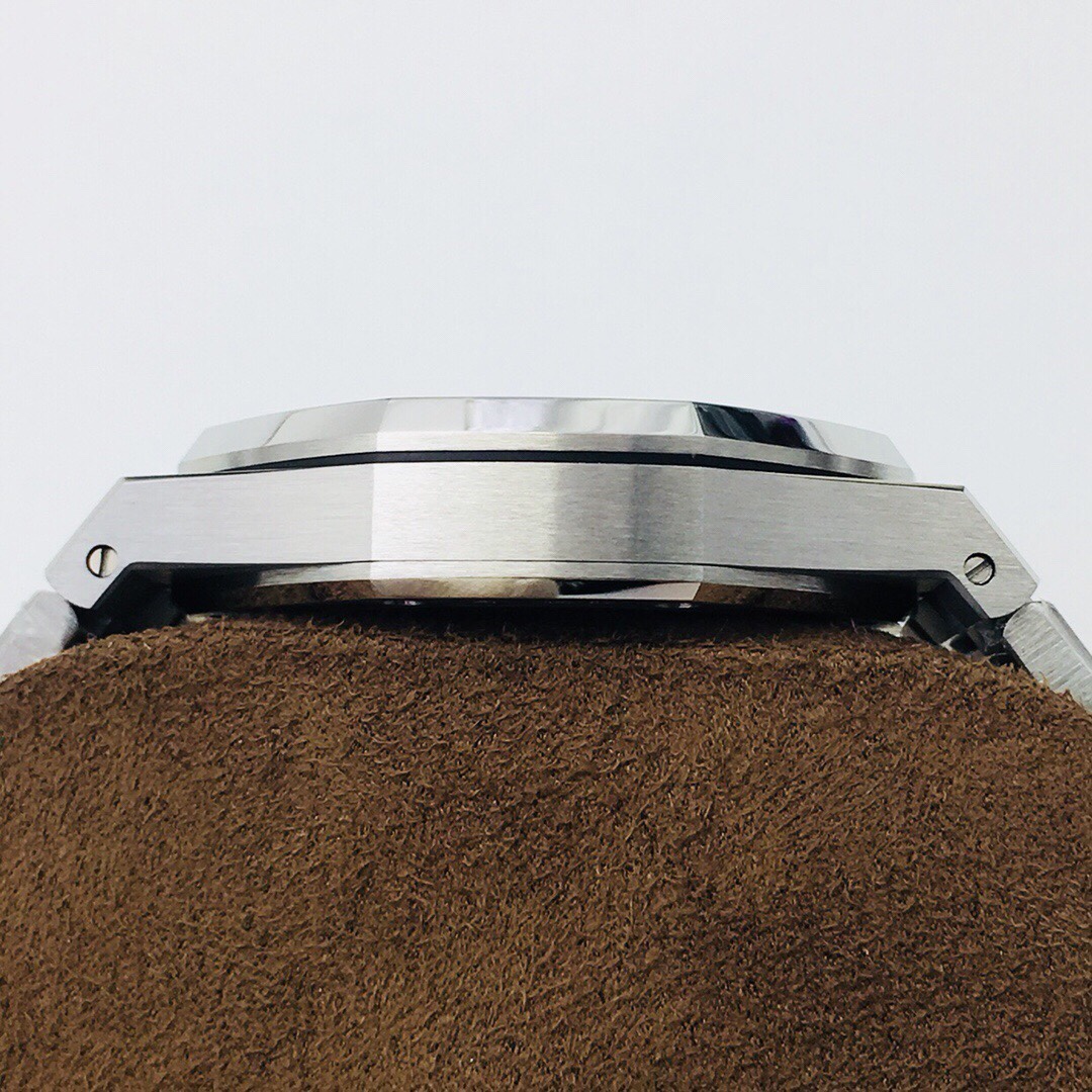 Royal Oak Tourbillon 41 mm Watch – IW-2207 - Image 6