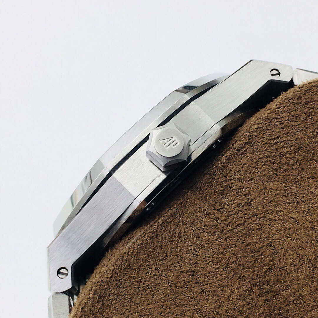 Royal Oak Tourbillon 41 mm Watch – IW-2207 - Image 5