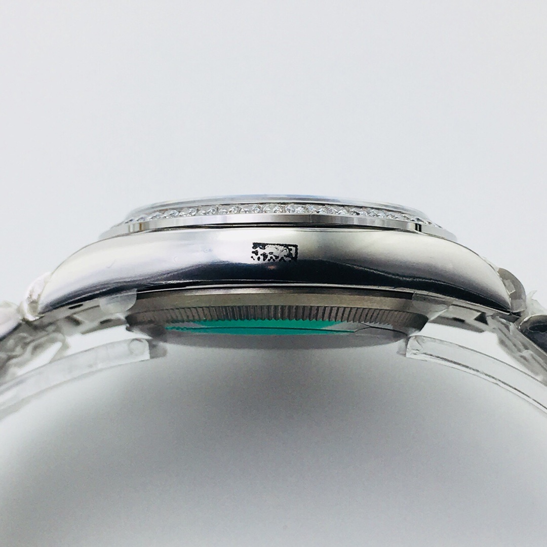 Rolex Day-Date Diamond-Set 36 mm Watch – IW-0207 - Image 6