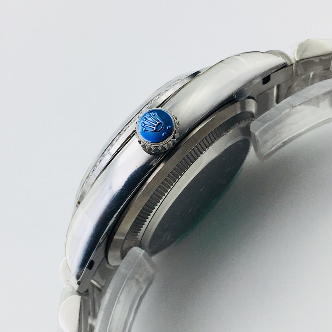 Rolex Day-Date Diamond-Set 36 mm Watch – IW-0208 - Image 5