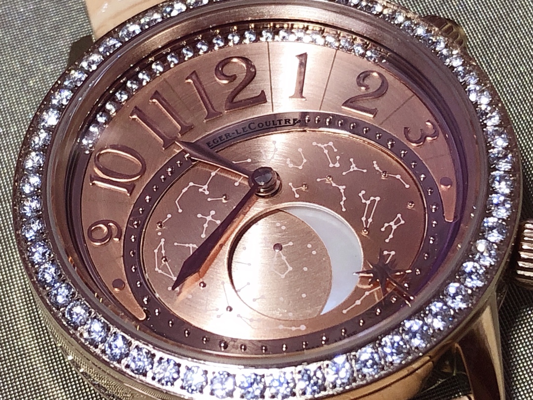 Jaeger-LeCoultre Classic Mother-of-Pearl Dial Moonphase 36 mm Watch – IW-0517 - Image 5
