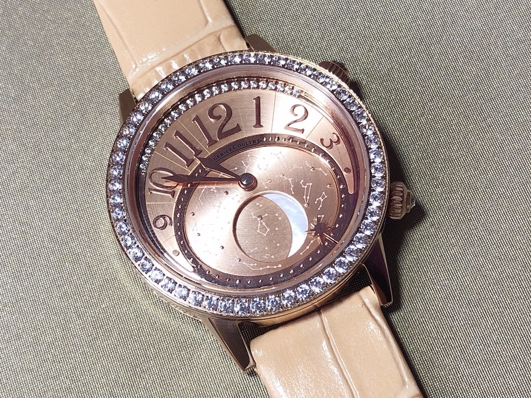 Jaeger-LeCoultre Classic Mother-of-Pearl Dial Moonphase 36 mm Watch – IW-0517 - Image 2