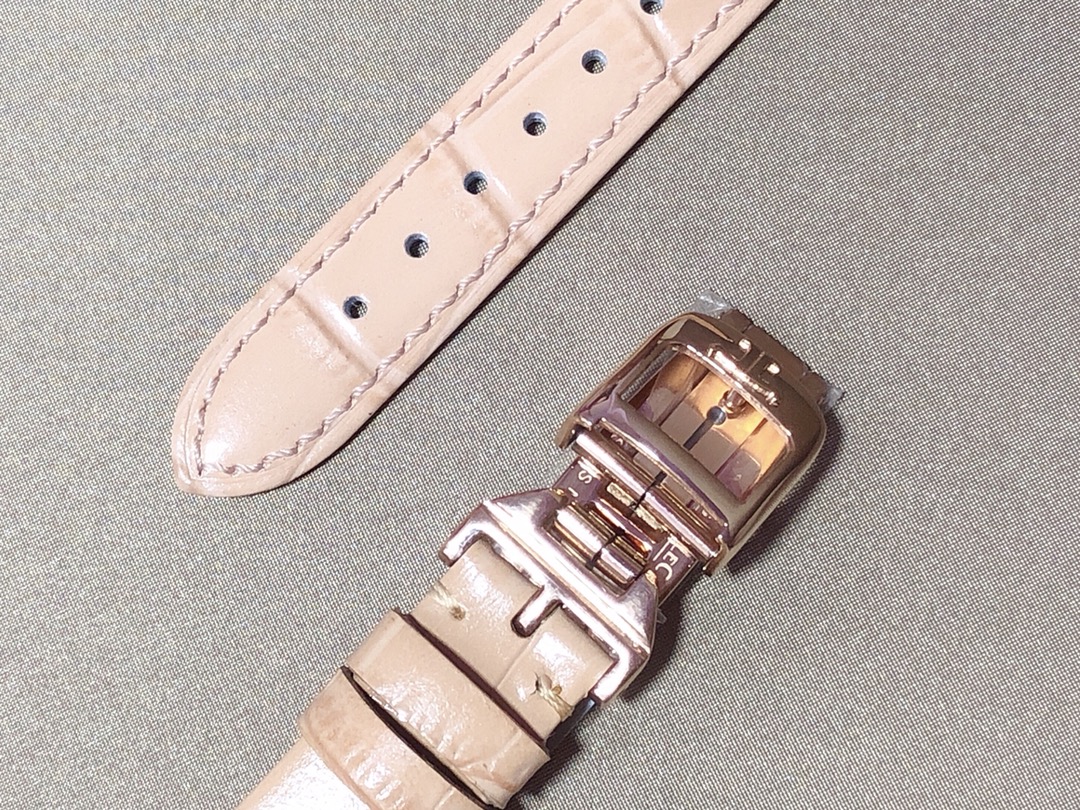 Jaeger-LeCoultre Classic Mother-of-Pearl Dial Moonphase 36 mm Watch – IW-0517 - Image 7